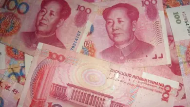 Saat Pasar Goyah, Dolar AS Masih Jadi Pelindung, Yuan Menyodorkan Stabilitas Dan Peluang Naik Bertahap Di 2026