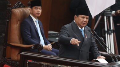 Sapaan Akrab Prabowo dan Daud Yordan di Senayan, Gestur Tinju Kecil yang Cairkan Sidang Parlemen