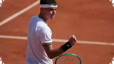 Usai Menang 4 Jam 41 Menit, Jakub Mensik Tumbang Di Lapangan Roland Garros Karena Panas Ekstrem