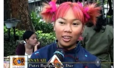Rambut Pink Inayah Wahid Saat Remaja, Kisah Lama Penolakan Paspampres Kembali Disorot