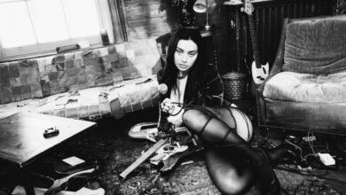 Charli XCX Siapkan Album Ketujuh Yang Lebih Ringkas, Sampulnya Digarap Nama Besar Tiga Dunia