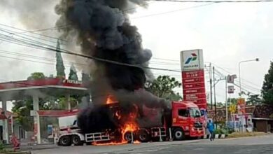 Sinyal Ponsel Di SPBU Ternyata Sangat Lemah, Ahli Sebut Bukan Pemicu Api