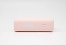 Power Bank Magnetik Cuktech CP13 Tawarkan Qi2 15W, 30W Kabel, dan Stand Lipat