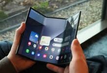 Carbon Standing Case Siap Dipakai Galaxy Z Fold 8 Ultra, Casing Tipis yang Punya Kickstand